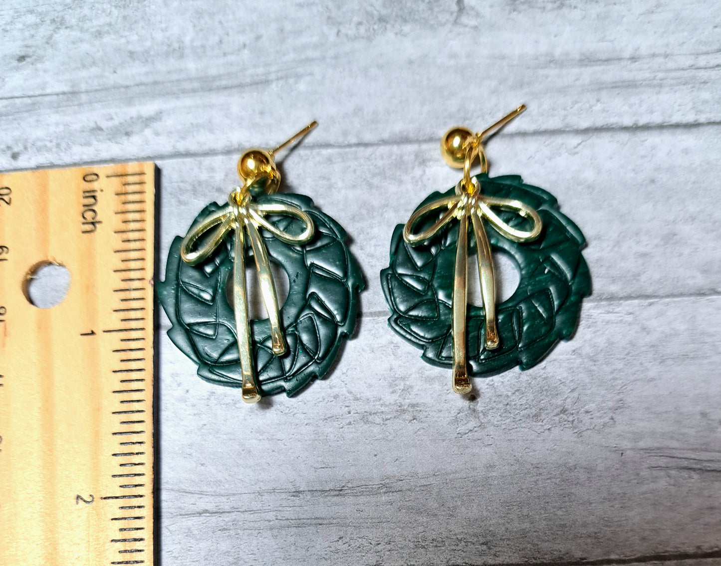 Christmas Wreath w/ Gold Bow Dangle