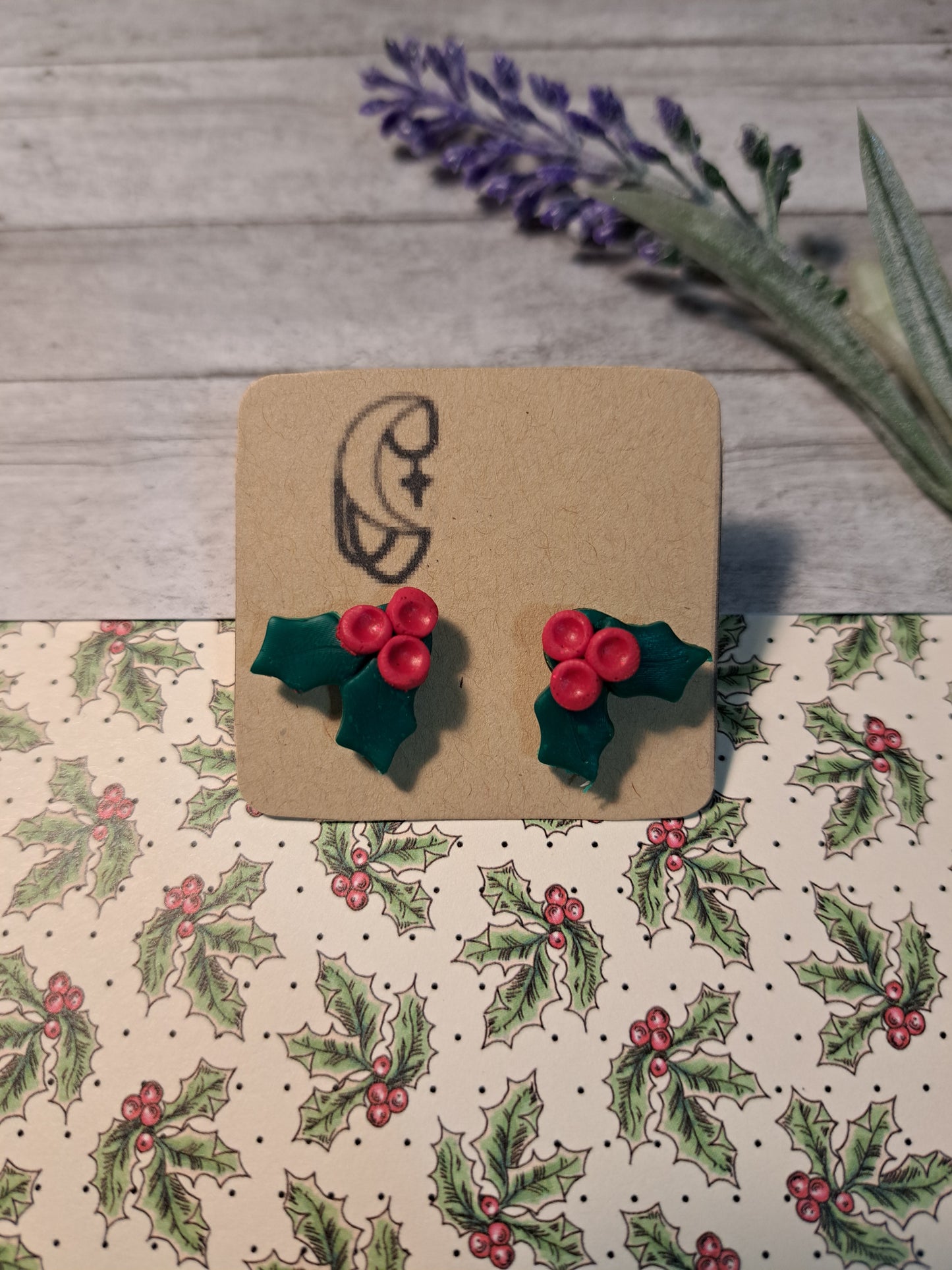 Holly Leaves and Berries Stud