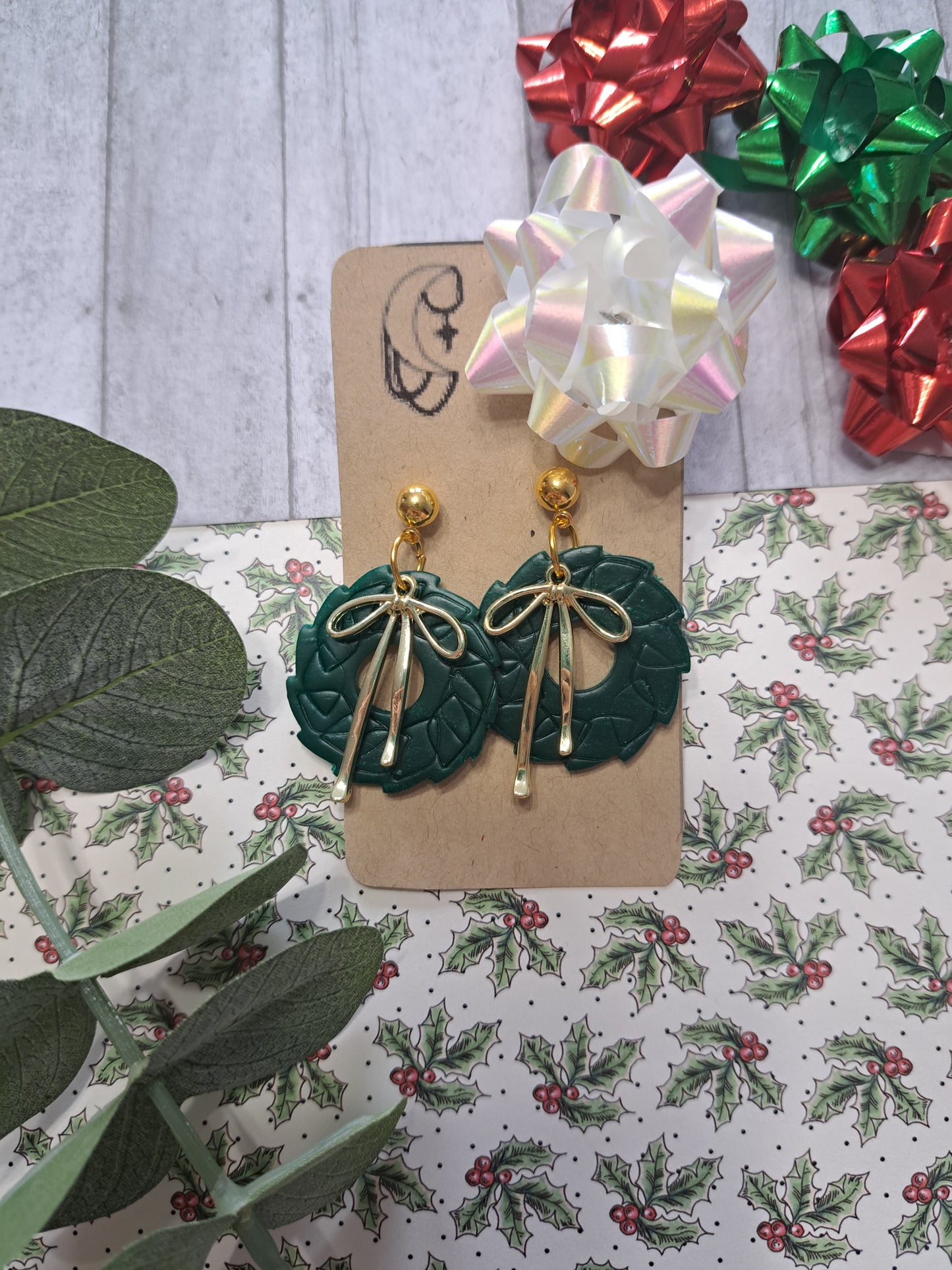 Christmas Wreath w/ Gold Bow Dangle